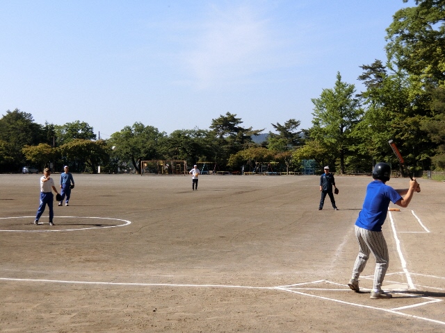 東山体育会長始球式