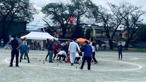 自治会対抗玉入れの様子